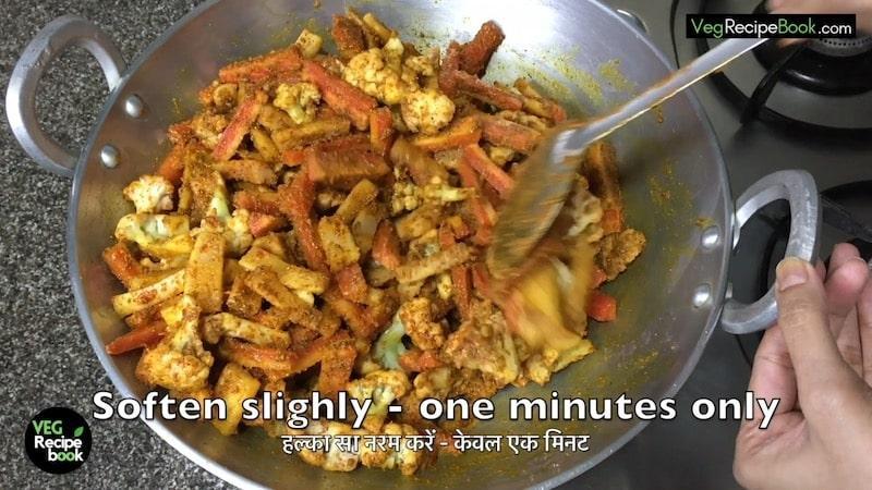 Gobhi Gajar Mooli ka Achar Recipe | Cauliflower Carrot Radish Pickle Recipe