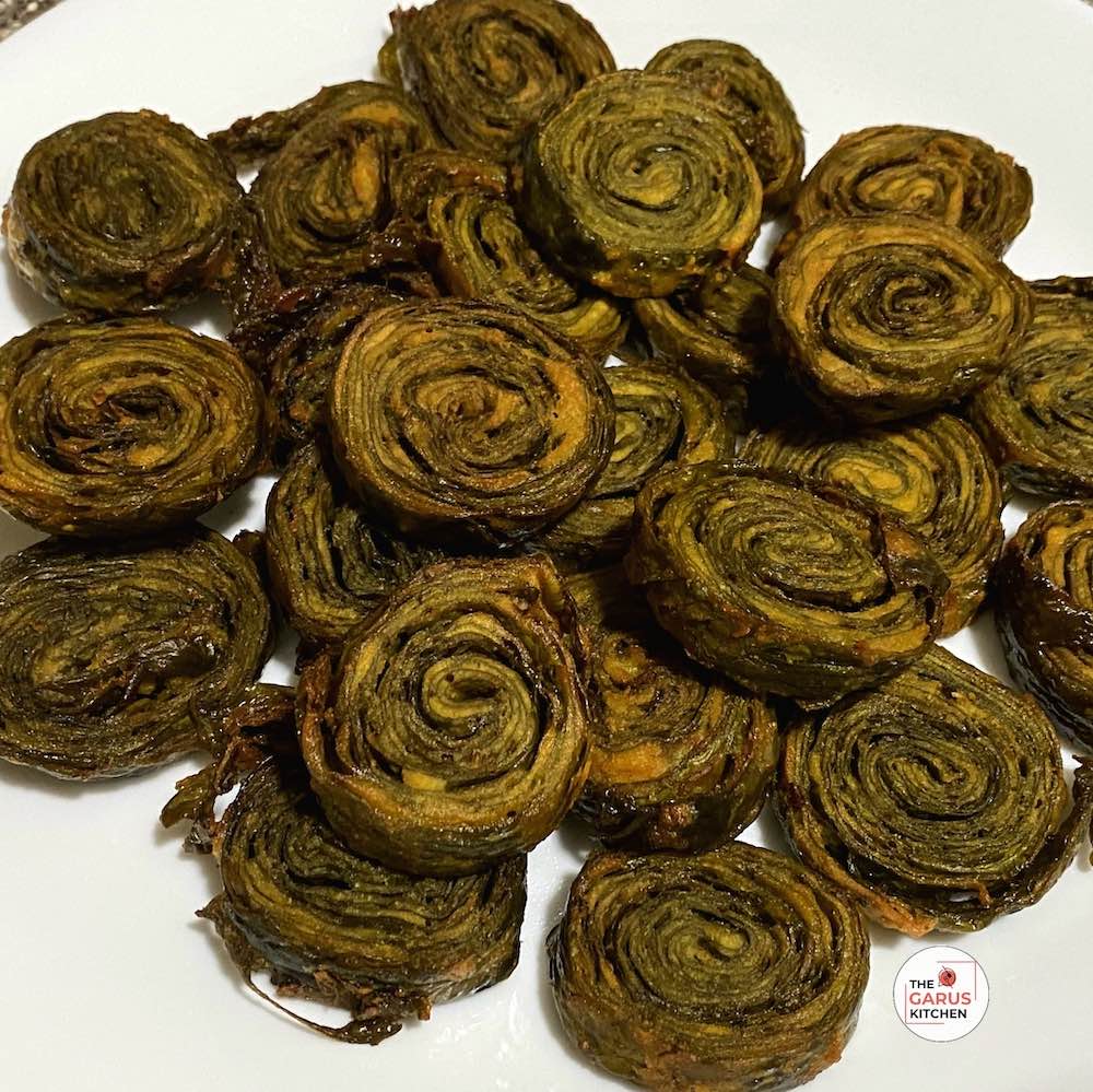 Arbi Ke Patode Recipe | Taro Leaves Roll | Rikwach Recipe